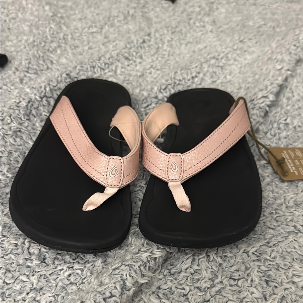 New! Olukai Flip Flops women size 10